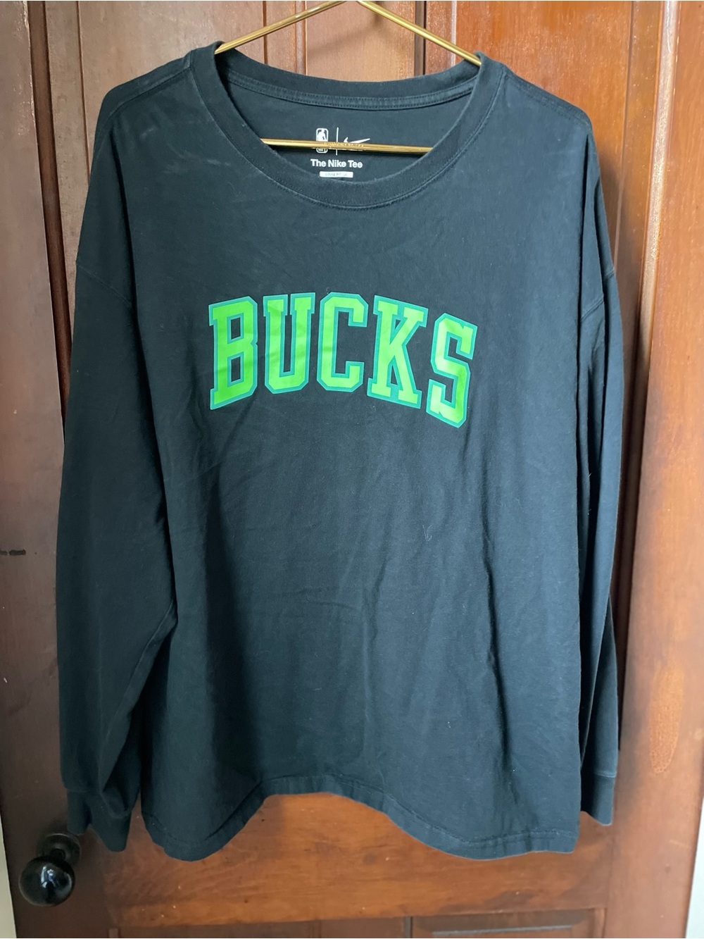 Nike men's extra large long sleeve Milwaukee Bucks black shirt